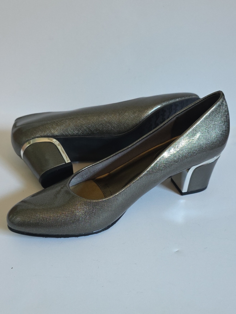 Soft Style Deanna Pumps - Size 8
